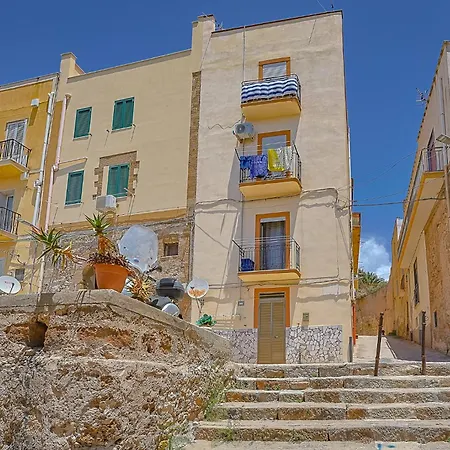 Pansiyon Castel Perollo By Biddizzi Rari - Blu, Rosa E - In Centro Storico Di
