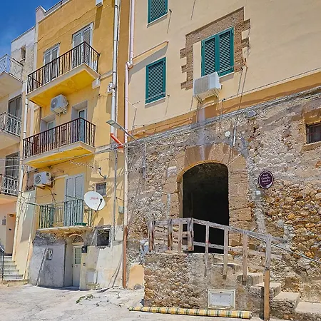 Castel Perollo By Biddizzi Rari - Blu, Rosa E - In Centro Storico Di * Sciacca