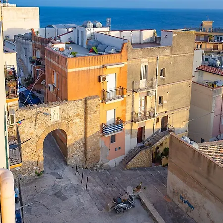 Castel Perollo By Biddizzi Rari - Blu, Rosa E - In Centro Storico Di Pansiyon Sciacca