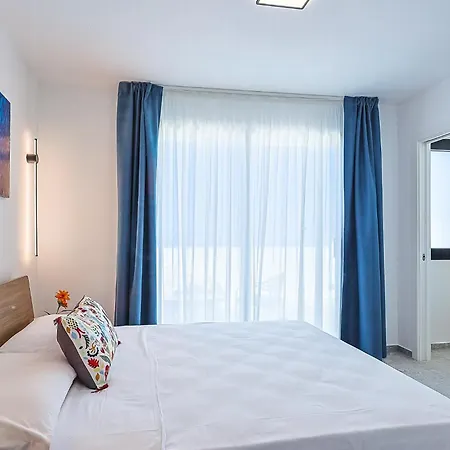 Castel Perollo By Biddizzi Rari - Blu, Rosa E - In Centro Storico Di Pansiyon