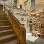 Castel Perollo By Biddizzi Rari - Blu, Rosa E - In Centro Storico Di *