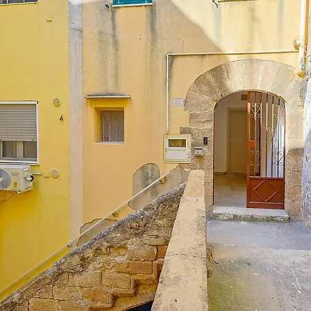 Castel Perollo By Biddizzi Rari - Blu, Rosa E - In Centro Storico Di