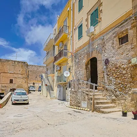 Castel Perollo By Biddizzi Rari - Blu, Rosa E - In Centro Storico Di Sciacca