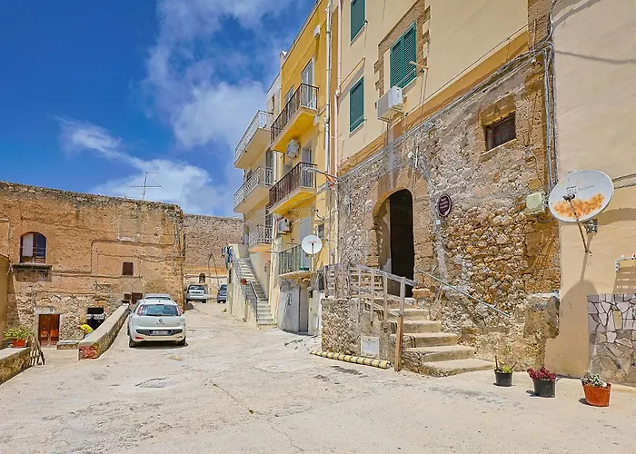 Castel Perollo By Biddizzi Rari - Blu, Rosa E - In Centro Storico Di Sciacca