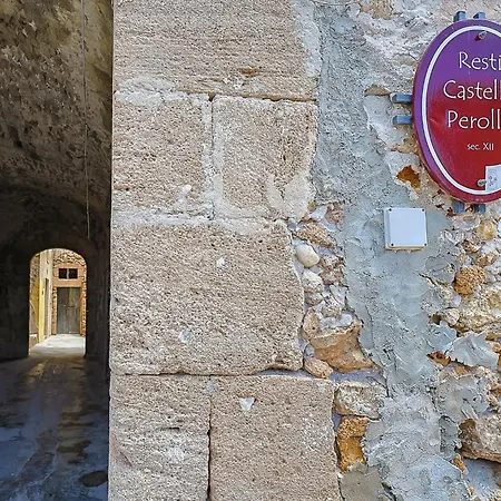 בית אירוח Castel Perollo By Biddizzi Rari - Blu, Rosa E - In Centro Storico Di *