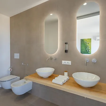 Castel Perollo By Biddizzi Rari - Blu, Rosa E - In Centro Storico Di בית אירוח