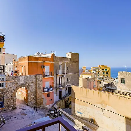 בית אירוח Castel Perollo By Biddizzi Rari - Blu, Rosa E - In Centro Storico Di